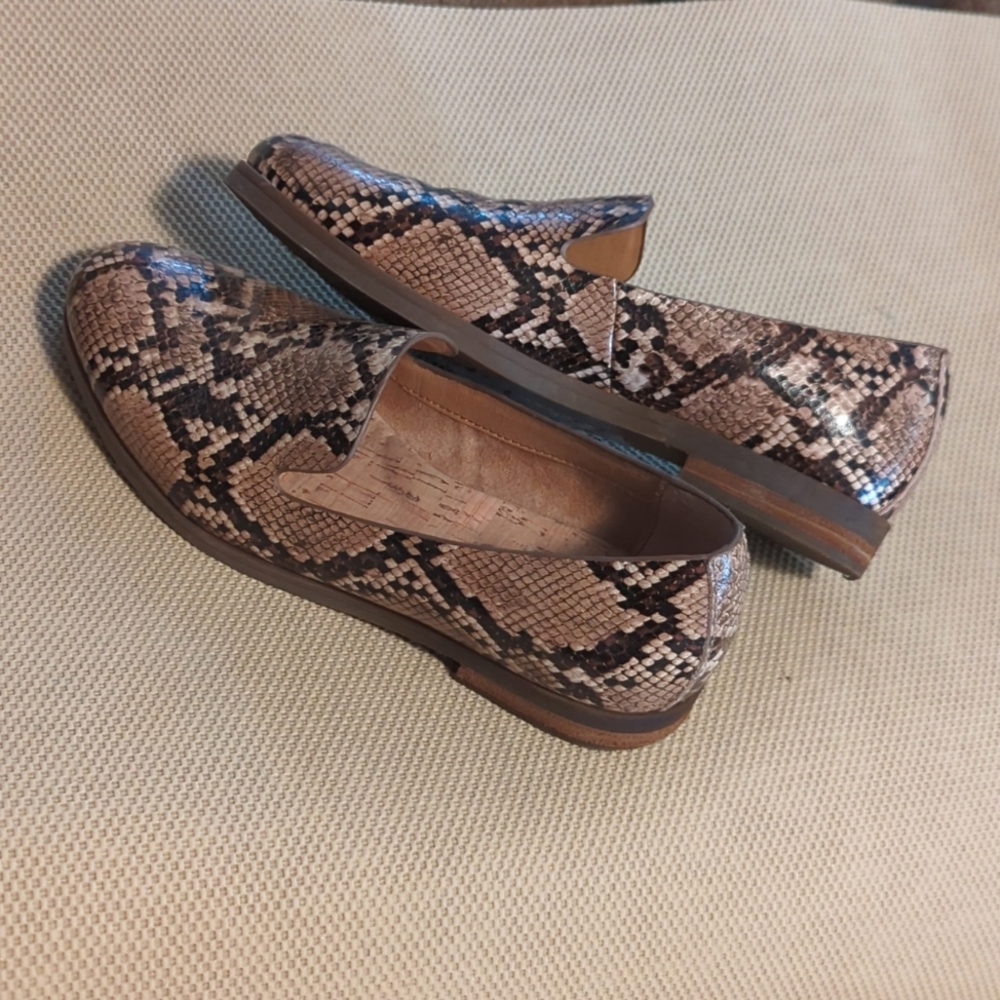 KORKS Laine Embossed Leather Loafer